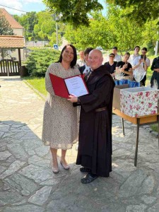 Lidija_pohvala-min_50