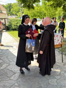 s._Antonia_dar-min_50